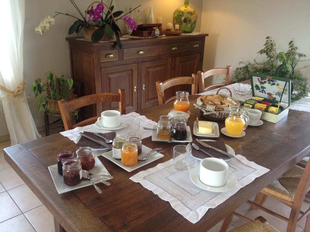Bed and Breakfast La Bergerie Pollionnay Exterior foto